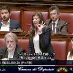 “Oggi sono madre, 14 anni fa abortii e non mi vergogno”, le parole della deputata M5S