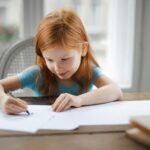 “L’OLIMPO DI CAMILLA” – Il Corsivo a rischio estinzione: 1 bambino su 5 non lo utilizza